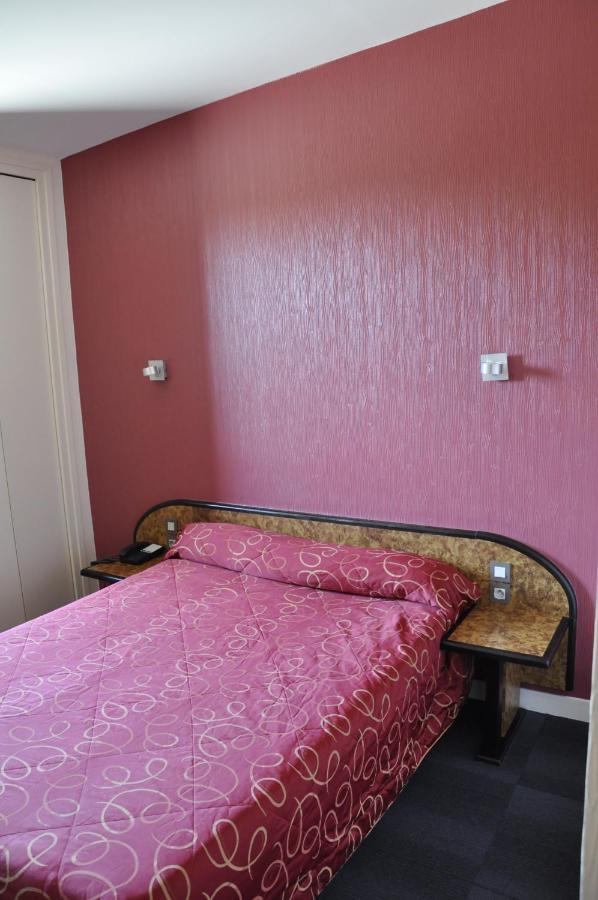Hotel Henri 4 Rostrenen Exteriér fotografie